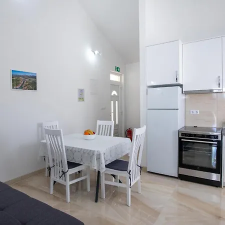 Appartement Gorgeous In With Wifi Komarna